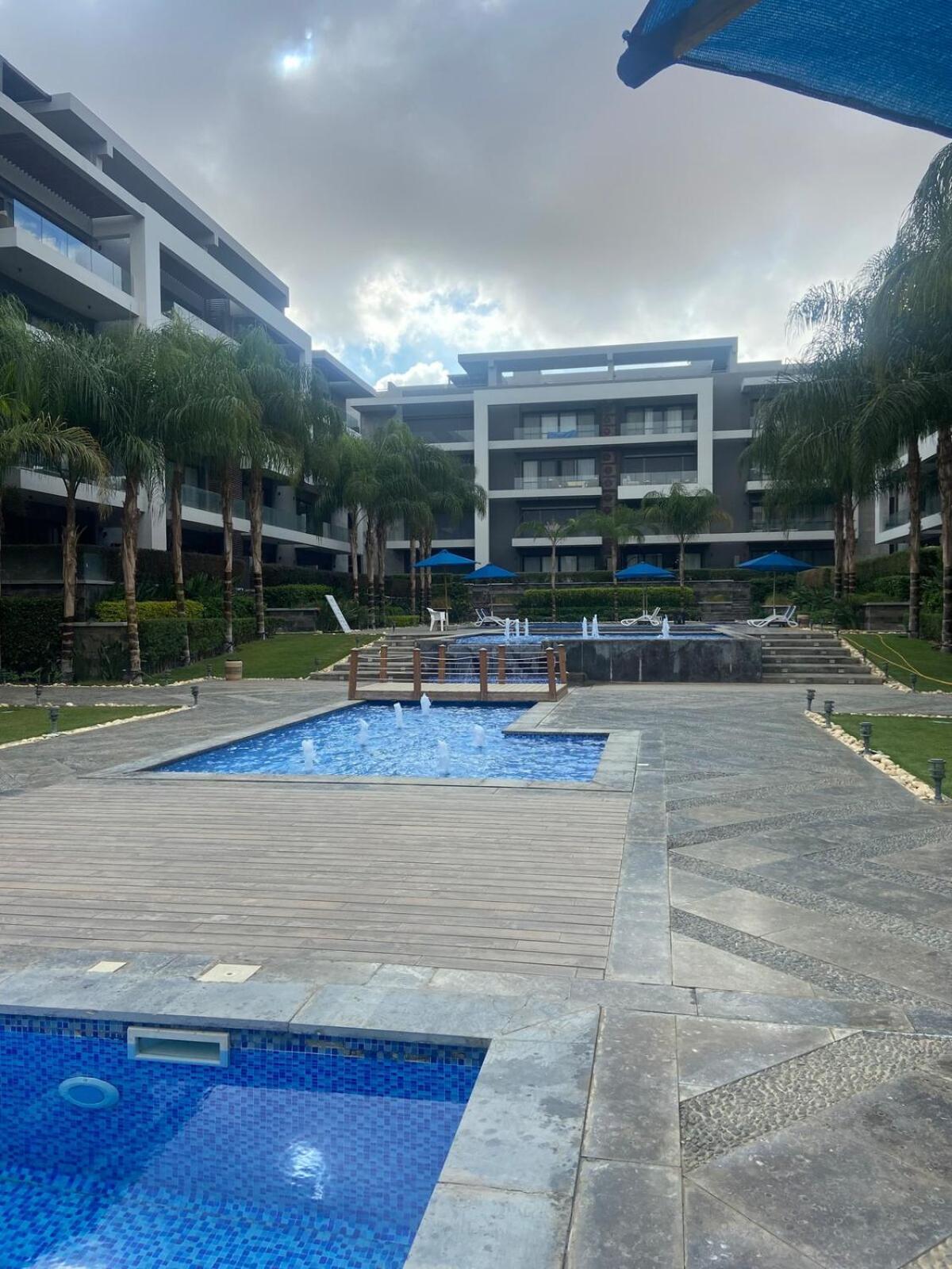 Peaceful Patio 2br At Auc & Westin