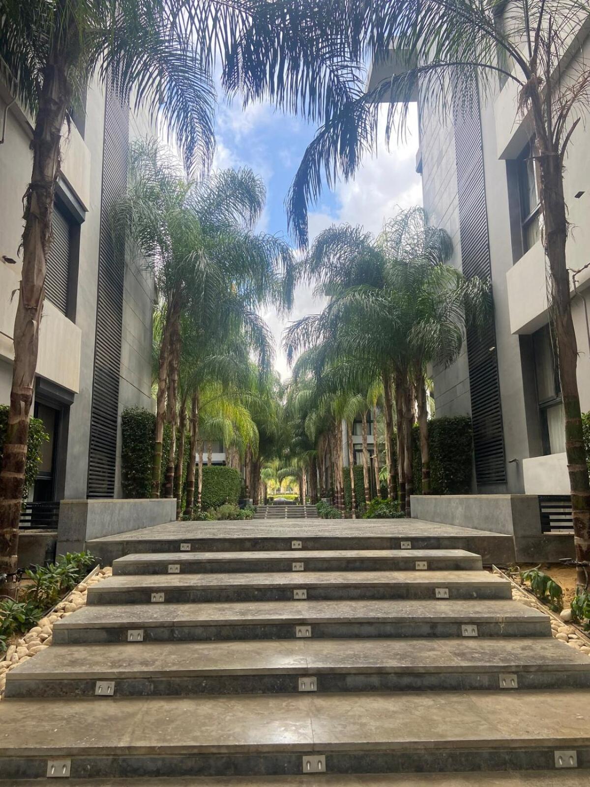 Peaceful Patio 2br At Auc & Westin