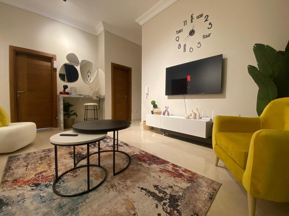 Peaceful Patio 2br At Auc & Westin Apartment