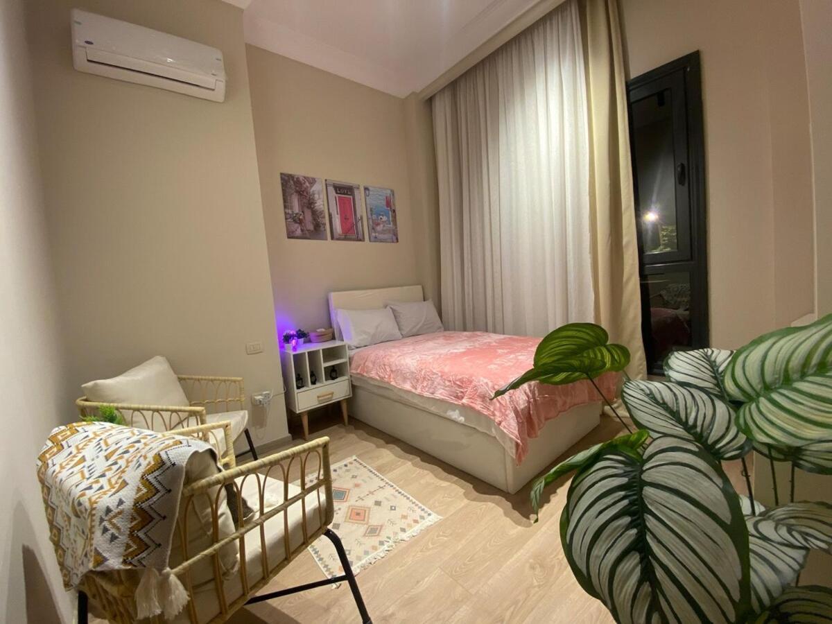 Peaceful Patio 2br At Auc & Westin Cairo